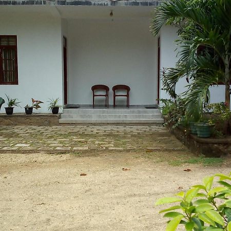 Hotel Gayan'S Udawalawe Exteriör bild