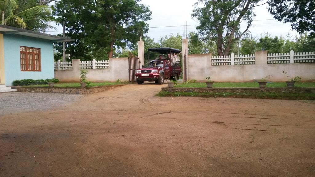 Hotel Gayan'S Udawalawe Exteriör bild